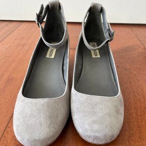 Steve Madden Wails Grey Suede Ankle Strap Heels Size 7.5M
